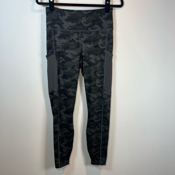 Fabletics Womens On-The-Go Powerhold High Waist Leggings Charcoal Camo Sz Medium - Picture 2 of 14